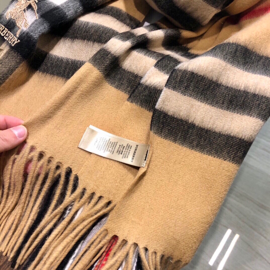 Streetwear Scarf Burberry 329074 size:70X200cm - vstockx