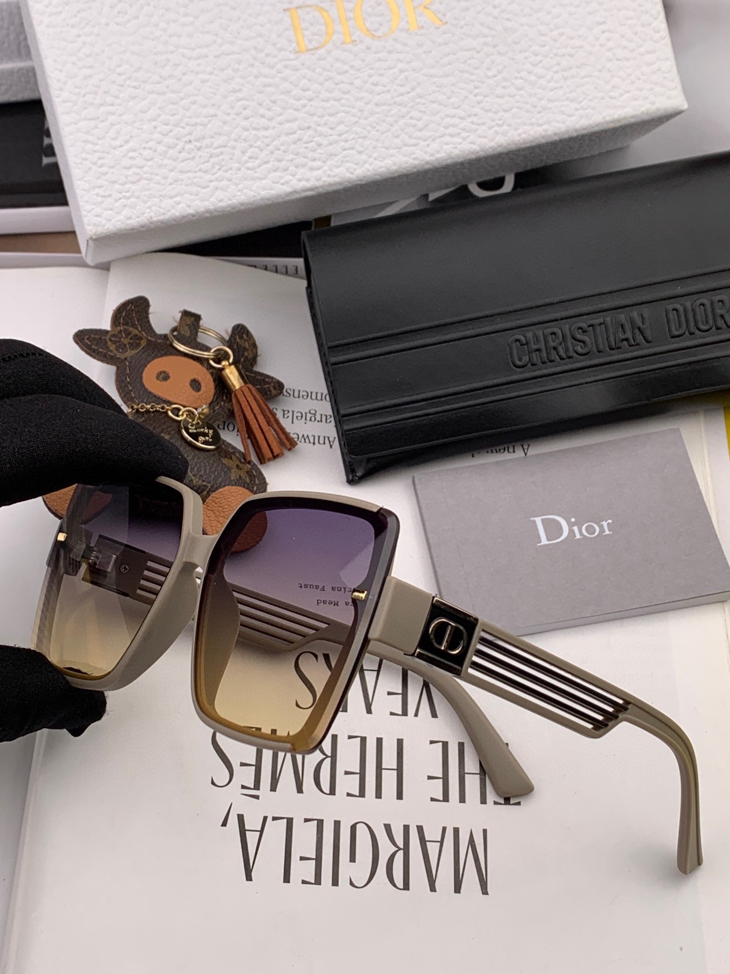 sunglasses Dior CD7780 - vstockx
