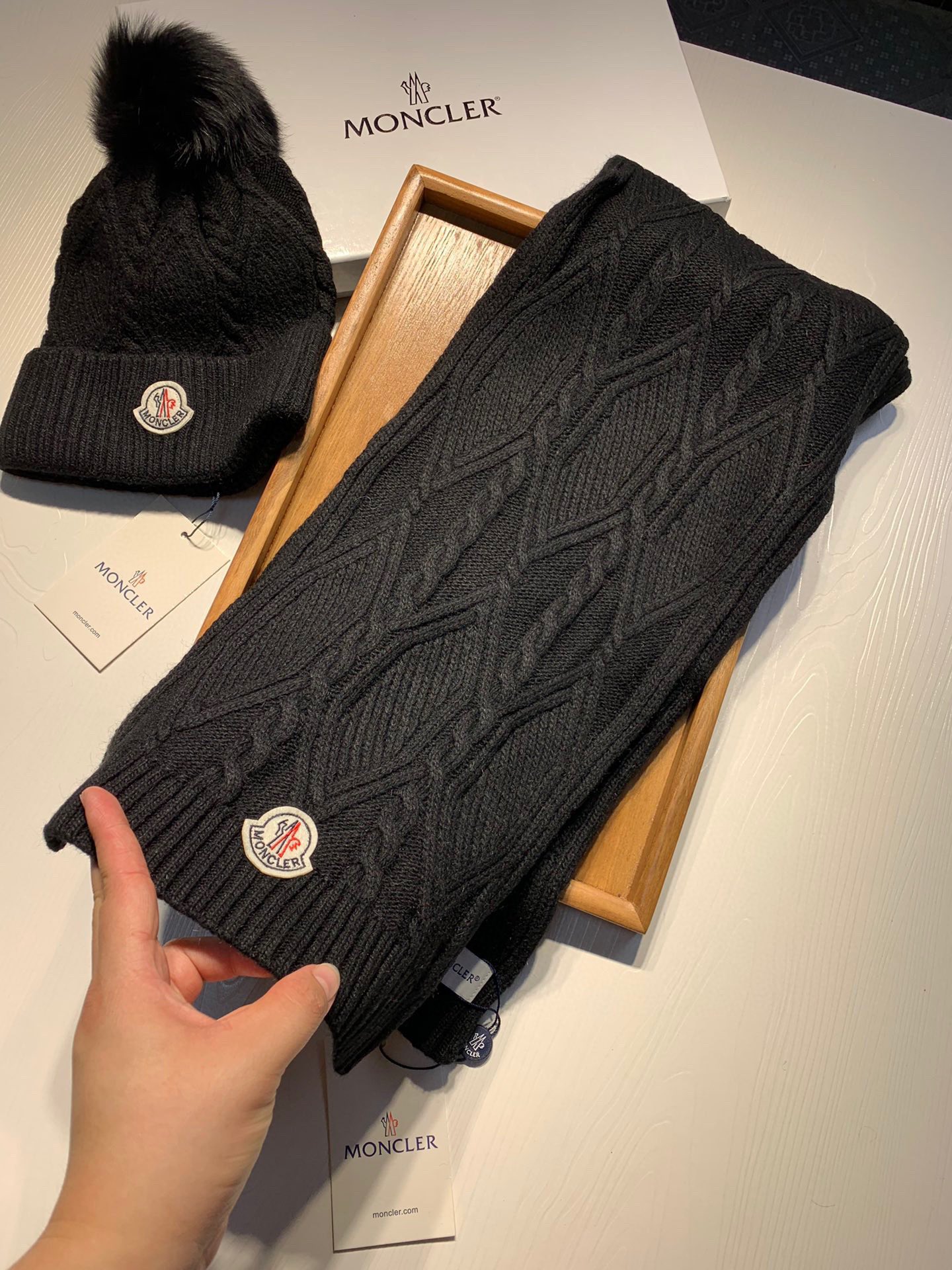 Hat & Scarf Moncler 2 - vstockx