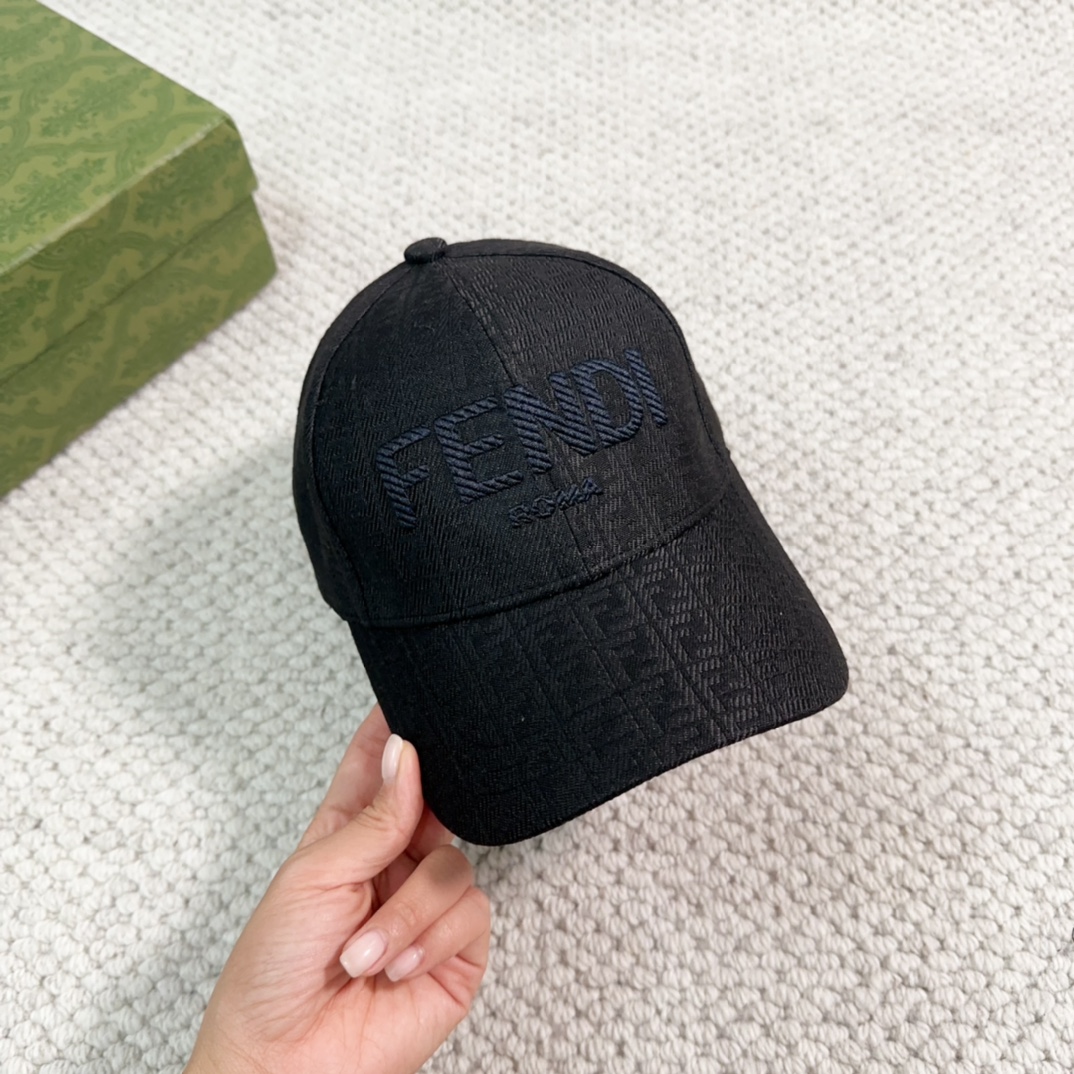 Streetwear Hat Fendi 329353 - vstockx