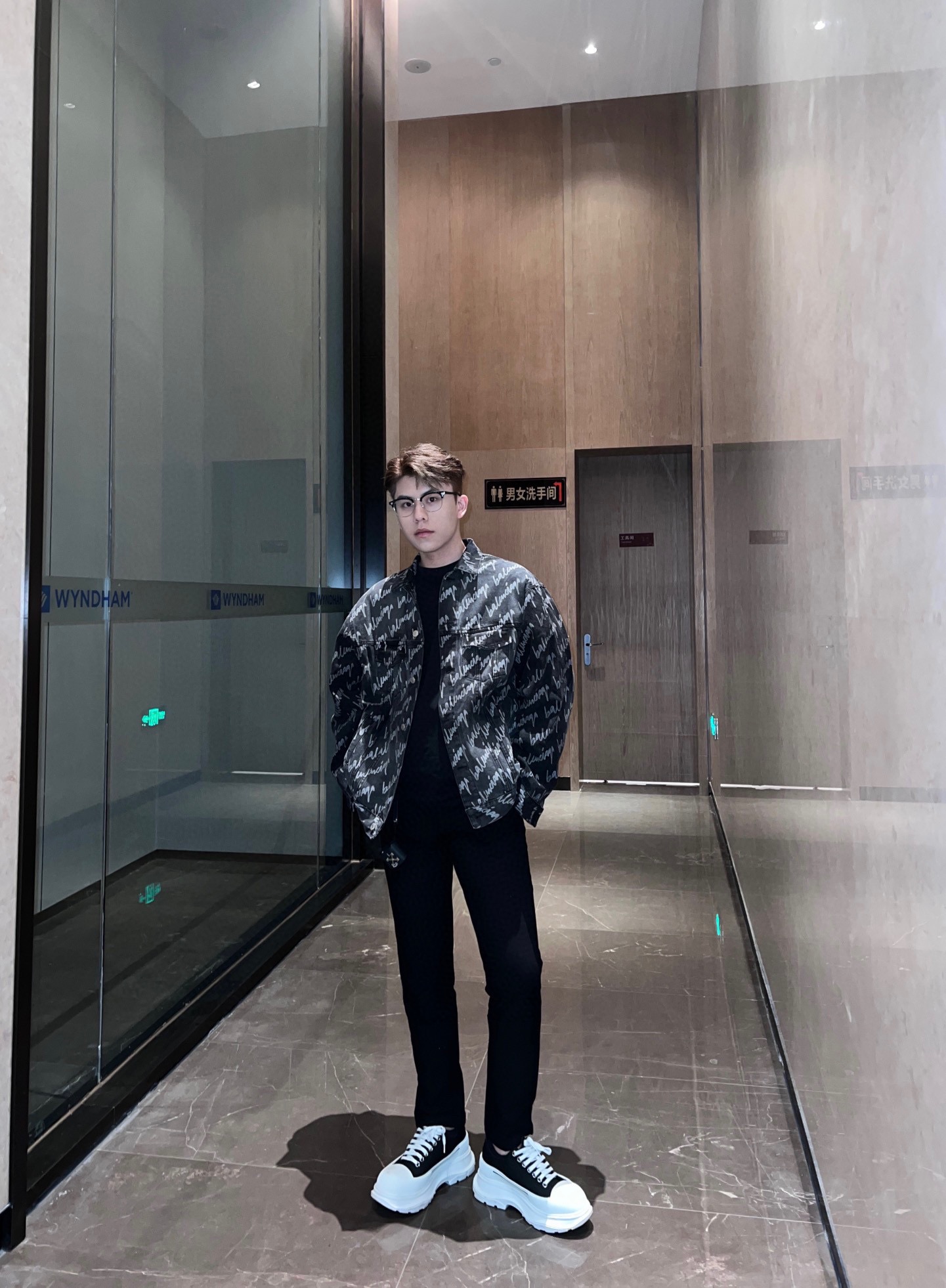 Clothes Balenciaga 133 - vstockx