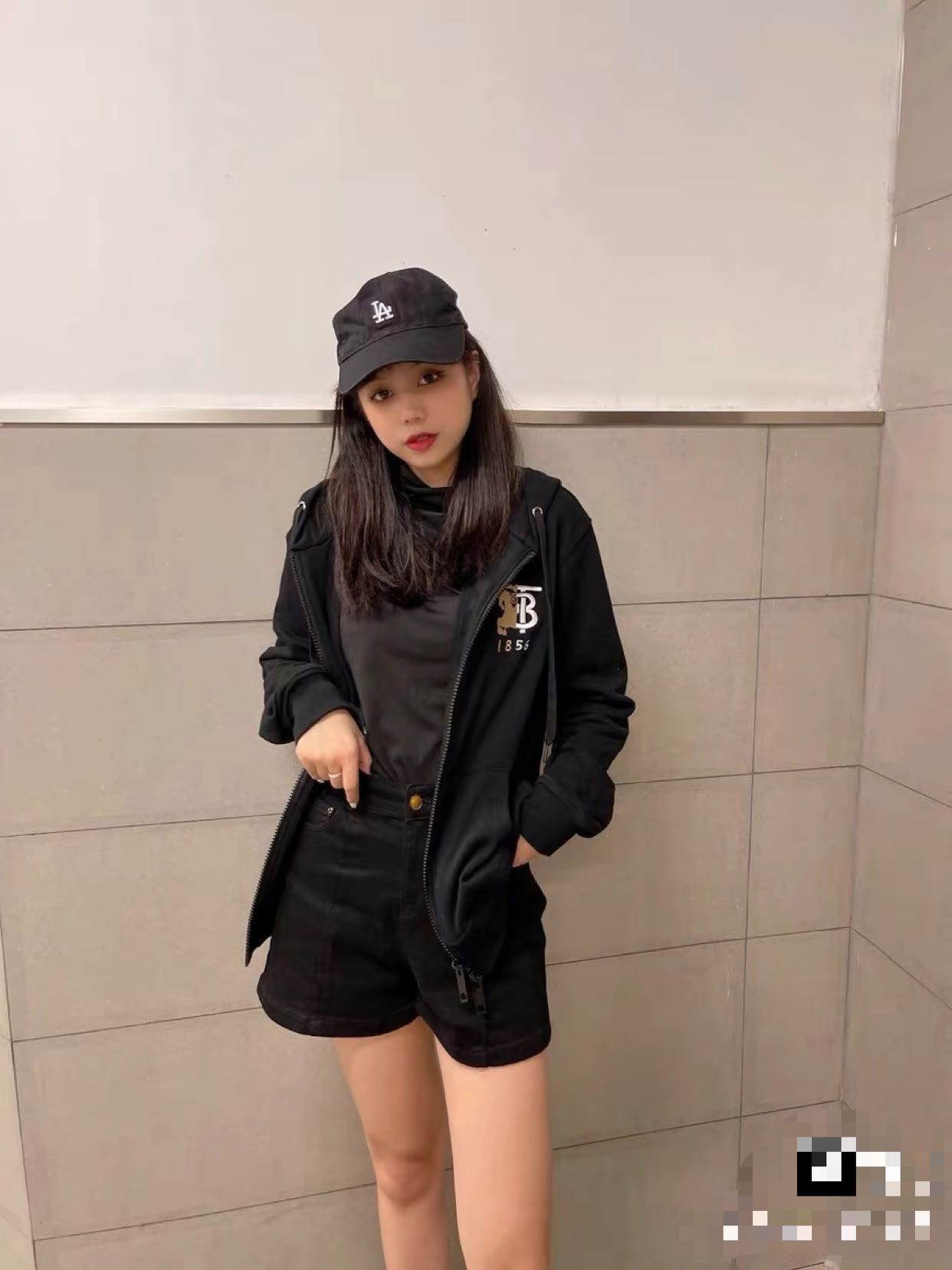 Clothes Burberry 812 - vstockx