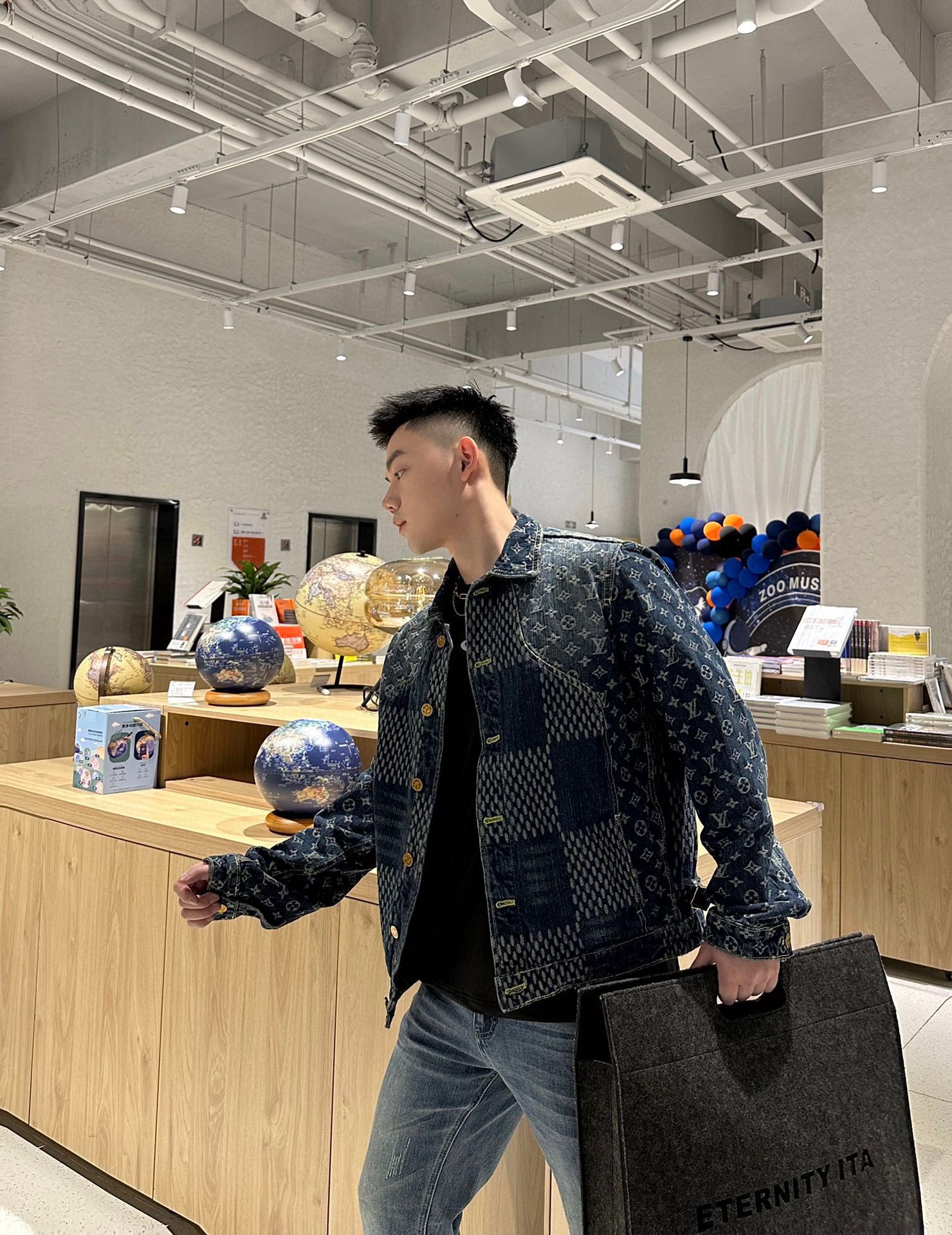 Clothes Louis Vuitton 1325 - vstockx