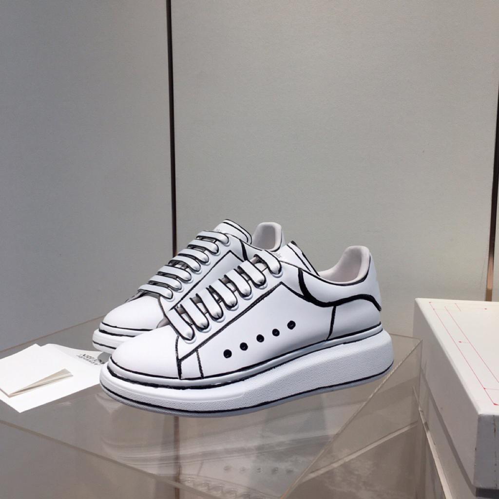 Alexander McQueen Oversized White Black Outline - vstockx