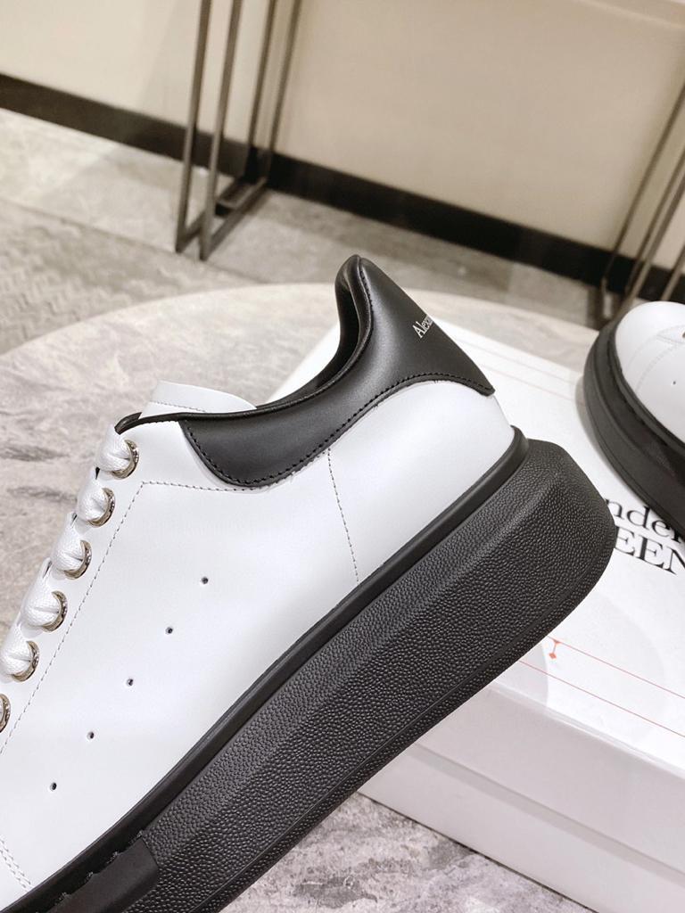 Alexander McQueen Oversized Black Sole (W) - vstockx