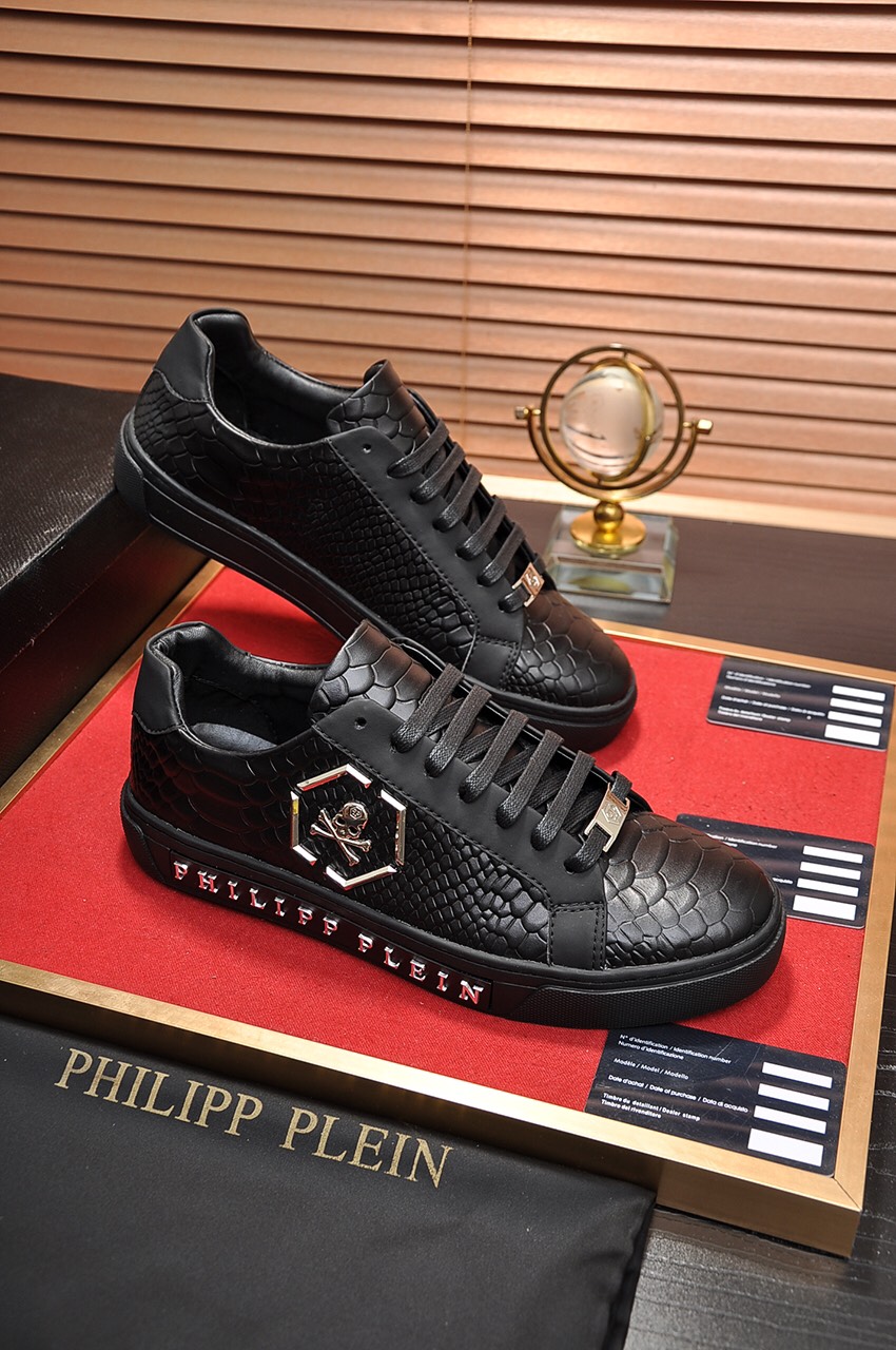 Philipp Plein Low Top Sneakers 16 - vstockx