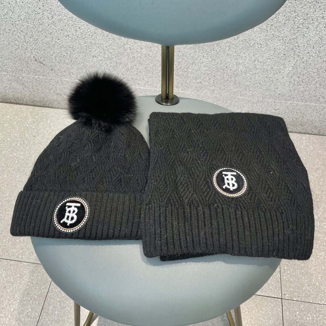 Hat & Scarf Burberry 2 - vstockx