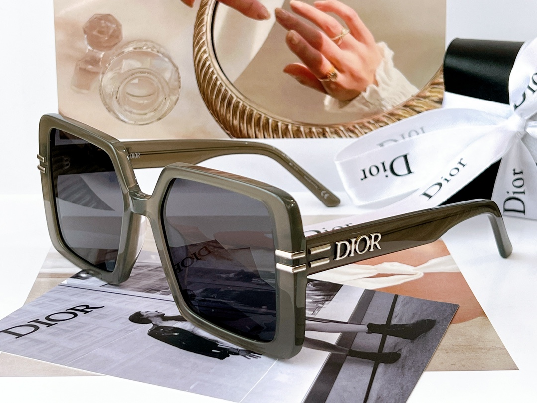 sunglasses Dior 8070 - vstockx