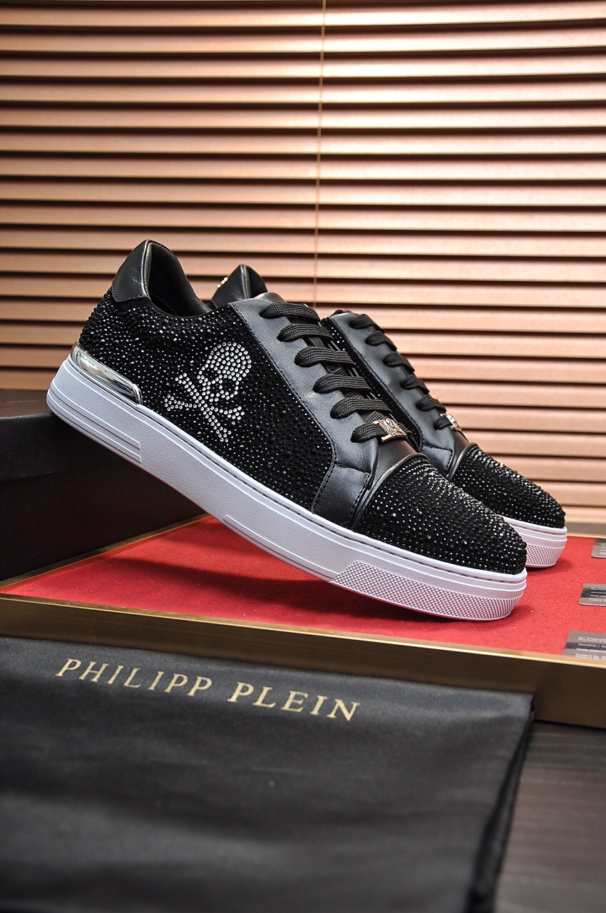 Philipp Plein Low Top Sneakers 8 - vstockx