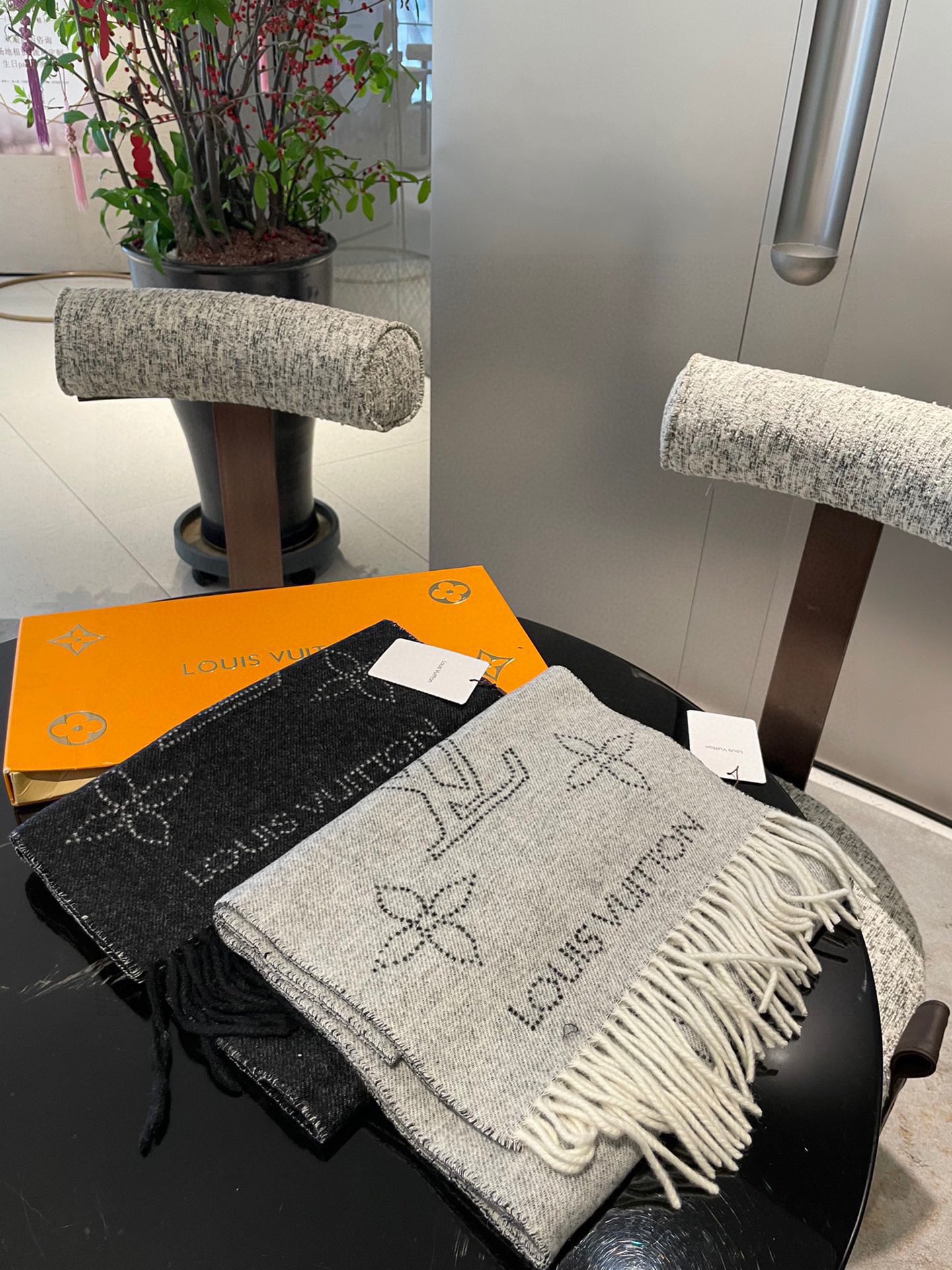 Streetwear Scarf LV 328953 SIZE:35*185cm - vstockx