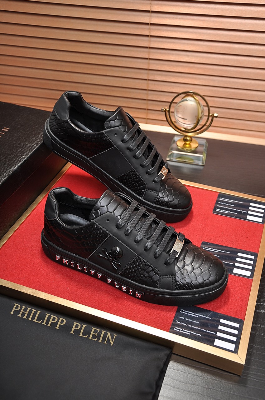Philipp Plein Low Top Sneakers 18 - vstockx