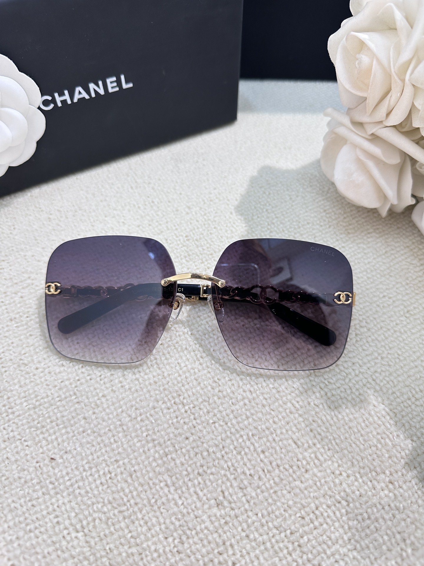 Sunglasses Chanel CH8029 62-15-136 - vstockx