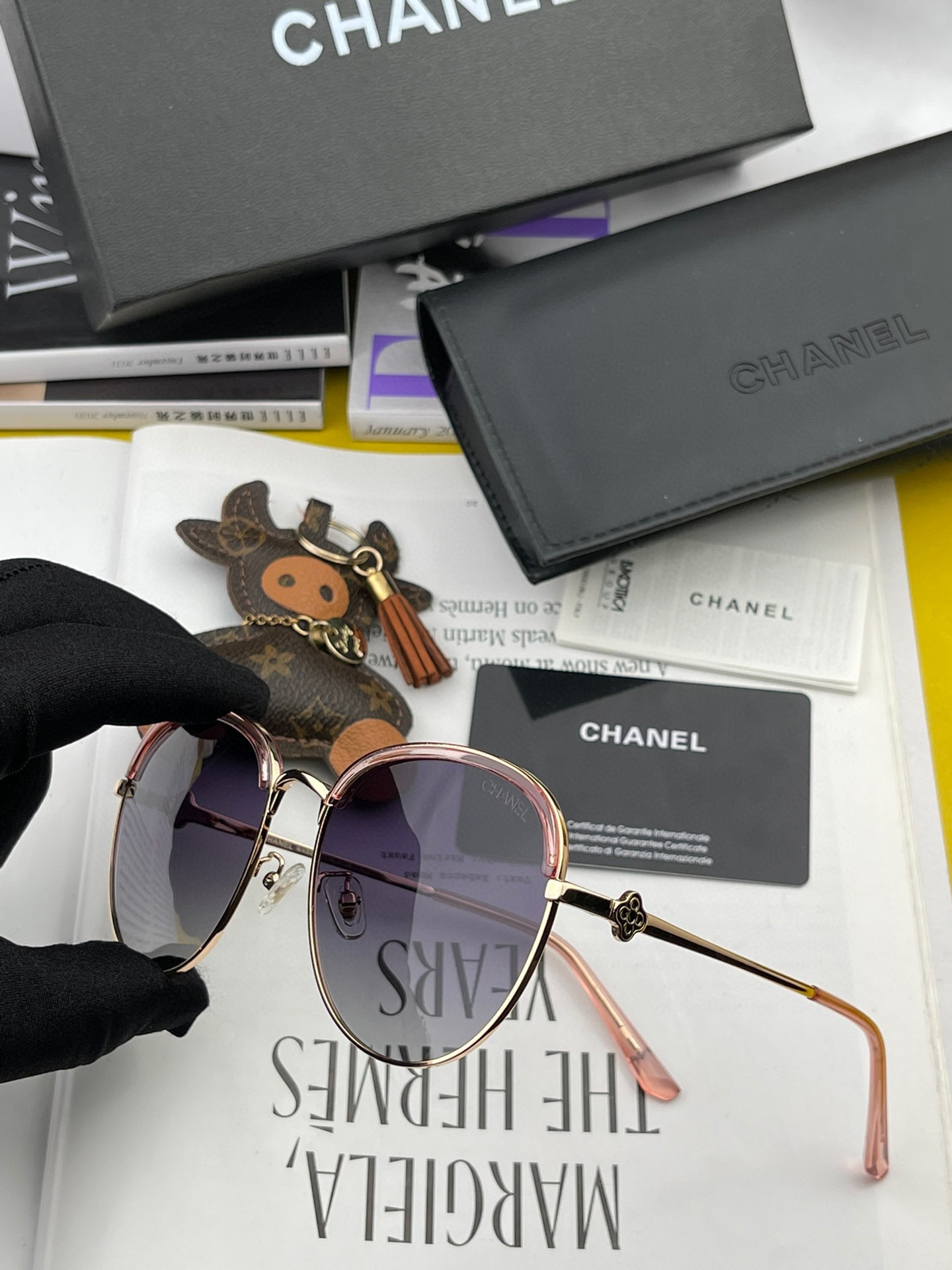 Sunglasses Chanel CH5594 - vstockx