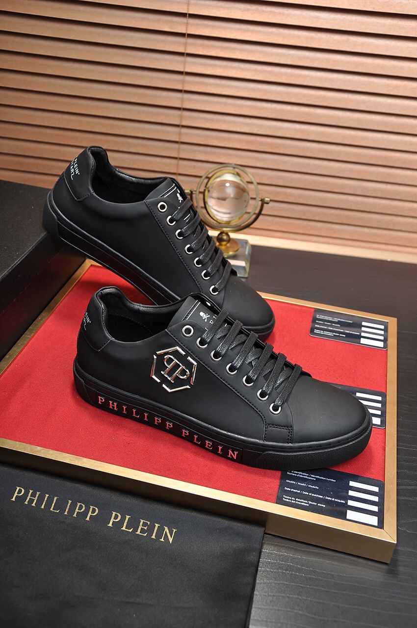 Philipp Plein Low Top Sneakers 5 - vstockx