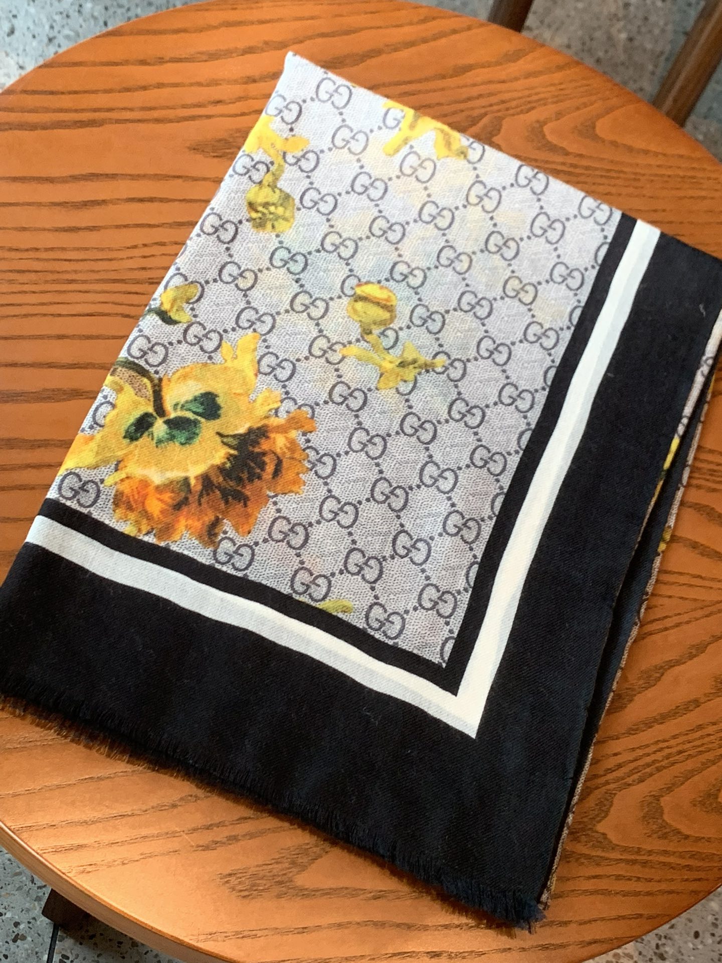 Streetwear Scarf GUCCI 328983 SIZE:110*200cm - vstockx