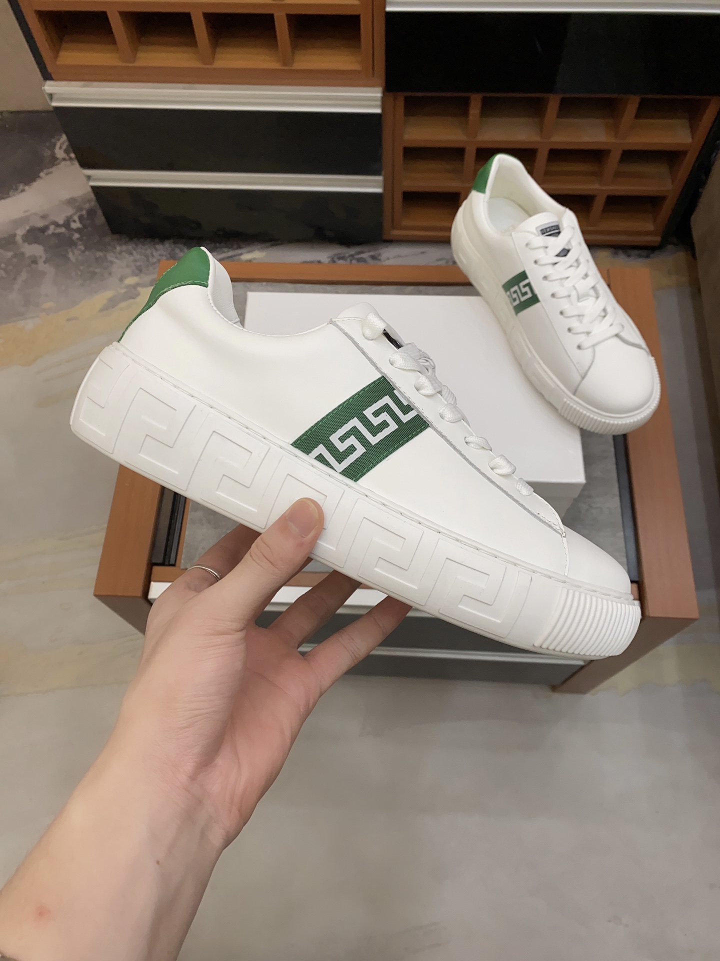 Versace Greca Sneaker 22 - vstockx