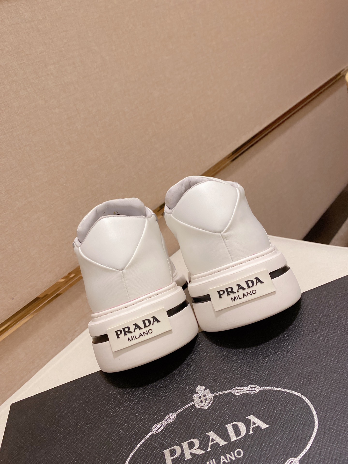 Prada Low Top sneaker 11 - vstockx