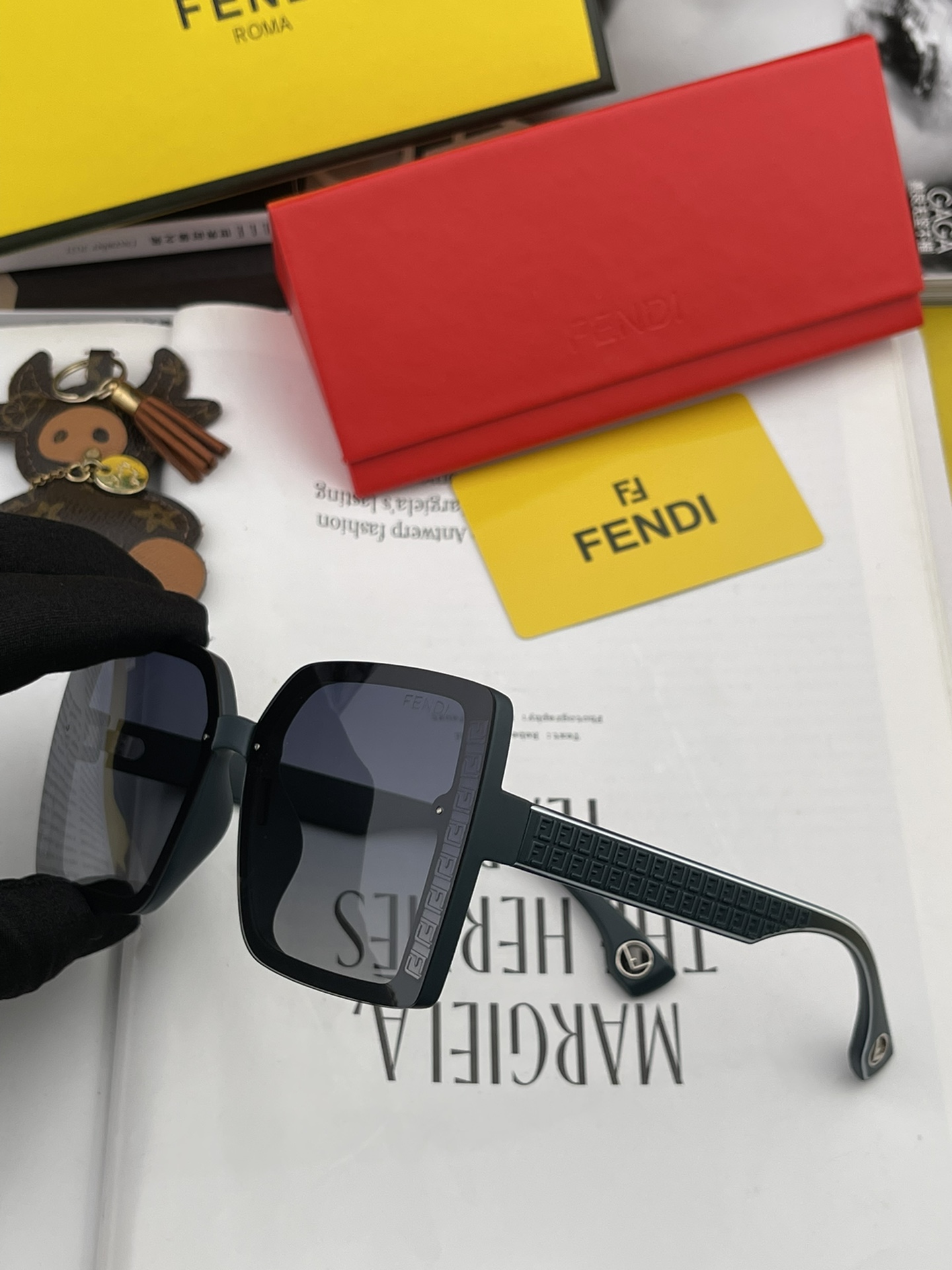 Sunglasses Fendi FD1970 - vstockx