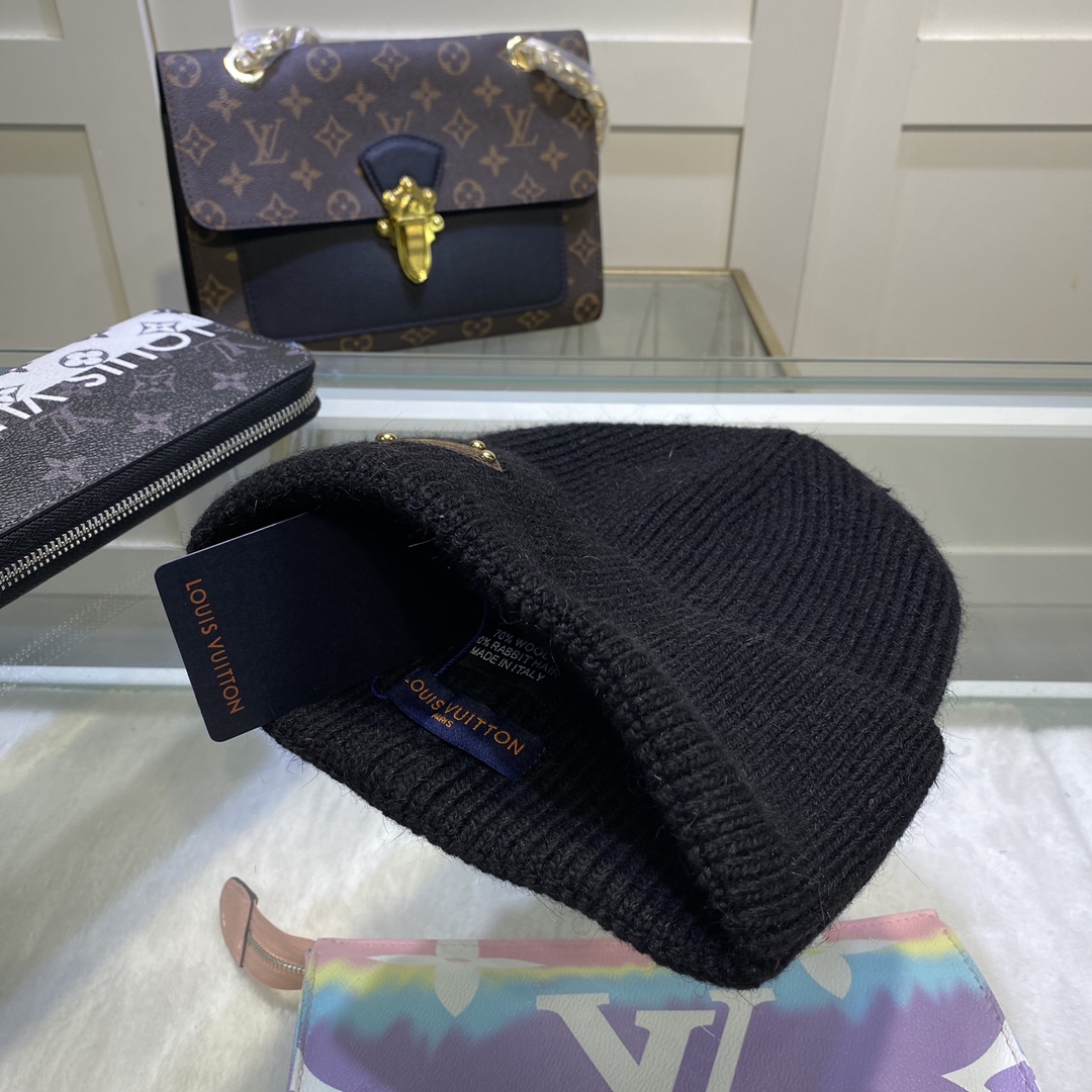 Hat & Scarf Louis Vuitton 3 - vstockx