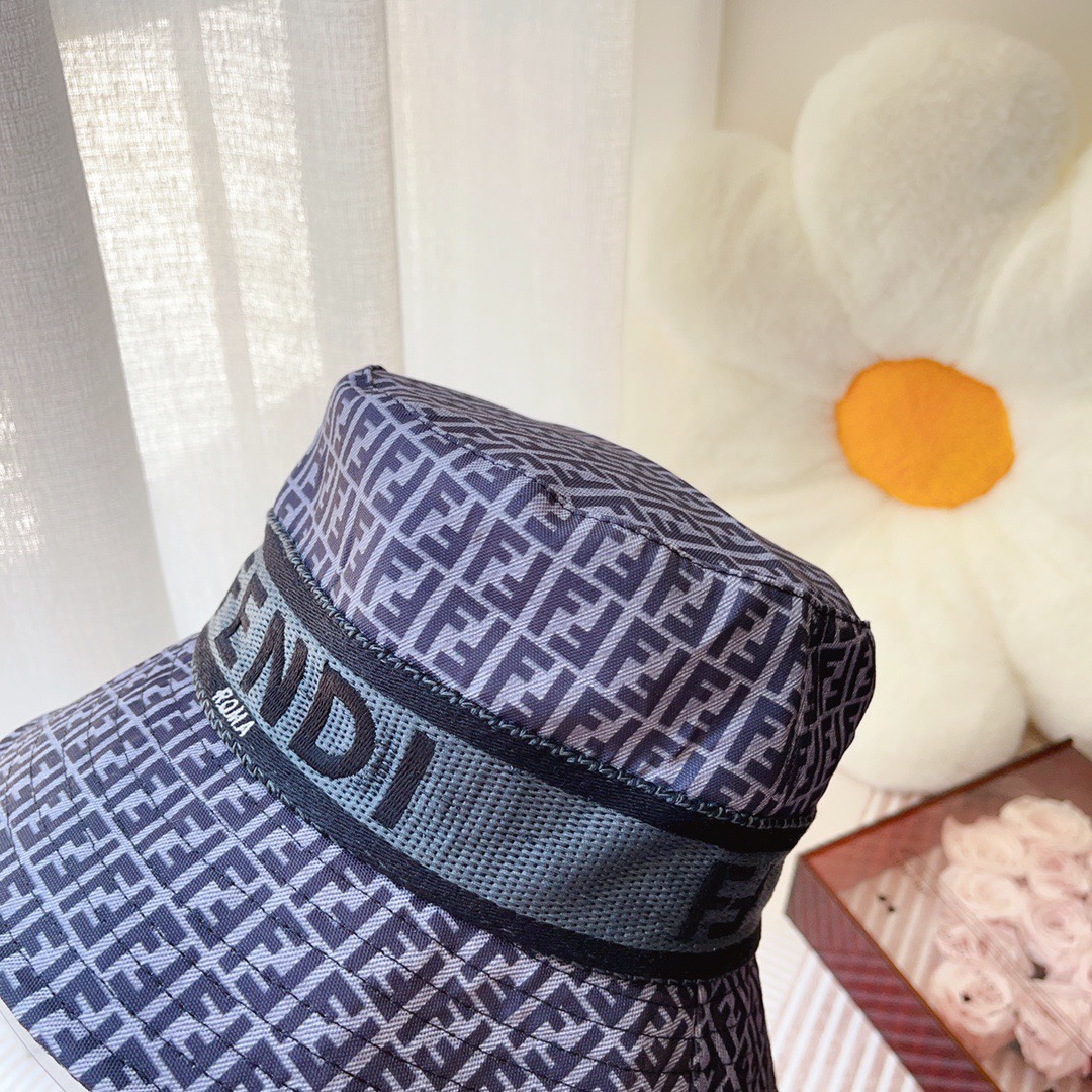 Streetwear Hat Fendi 329373 - vstockx