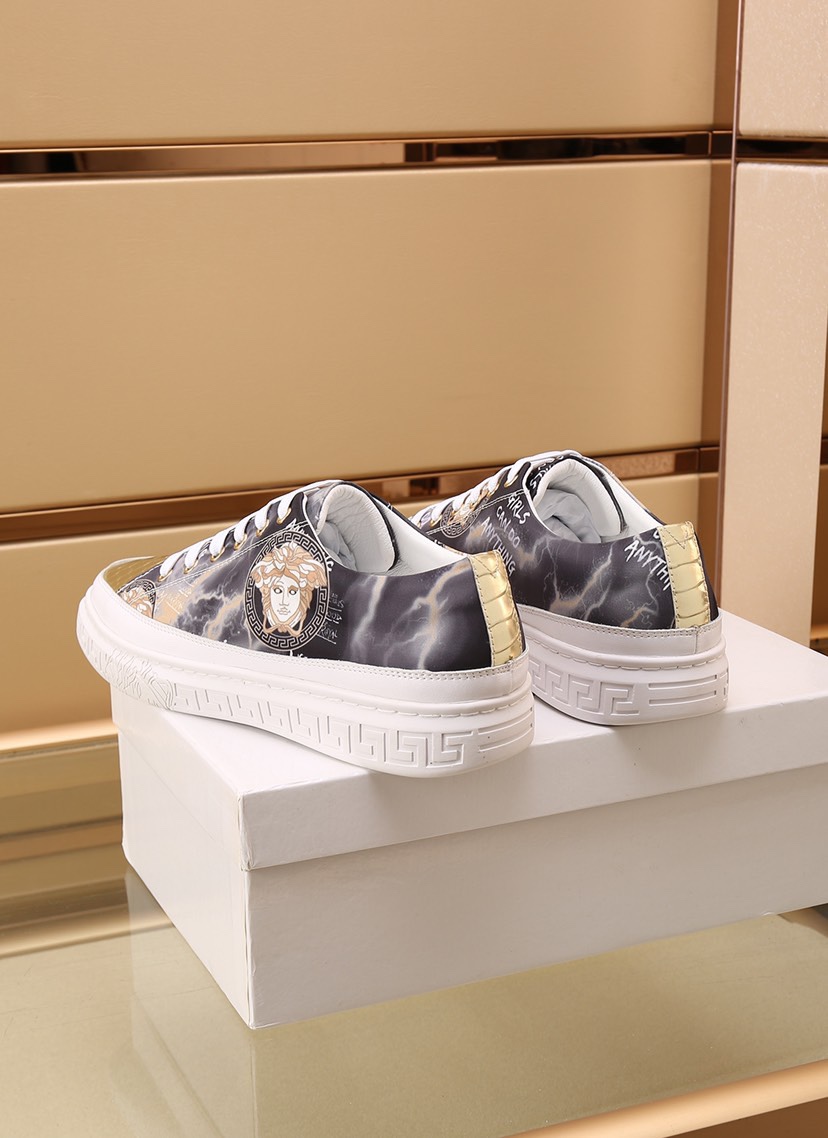 Versace Greca Sneaker 26 - vstockx