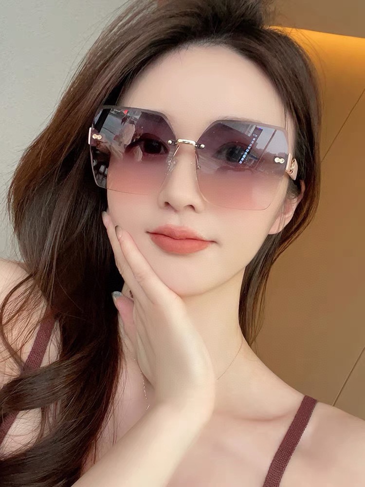 Sunglasses Gucci G1365 - vstockx