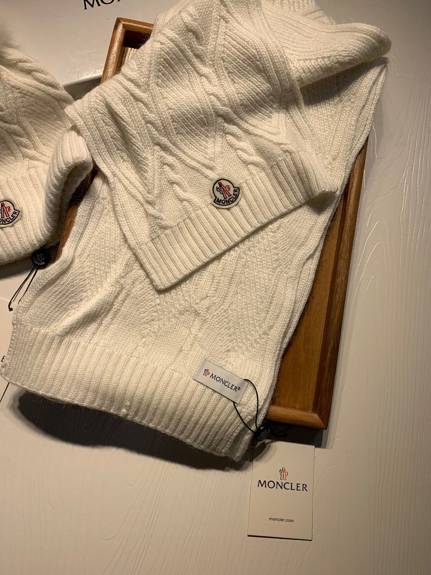Hat & Scarf Moncler 2 - vstockx
