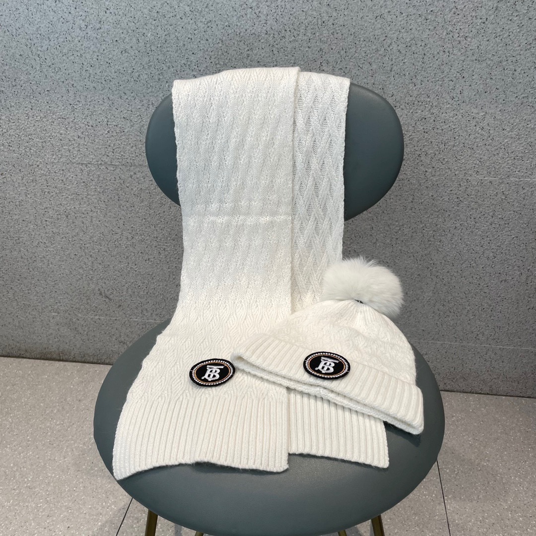 Hat & Scarf Burberry 2 - vstockx