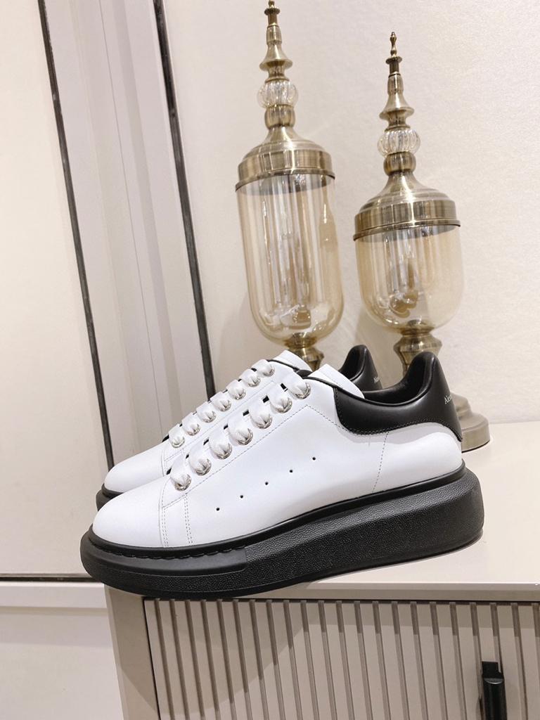 Alexander McQueen Oversized Black Sole (W) - vstockx