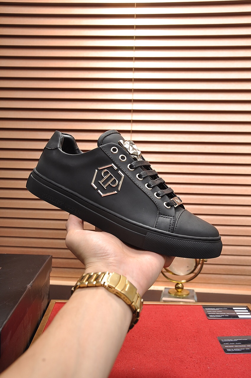 Philipp Plein Low Top Sneakers 26 - vstockx
