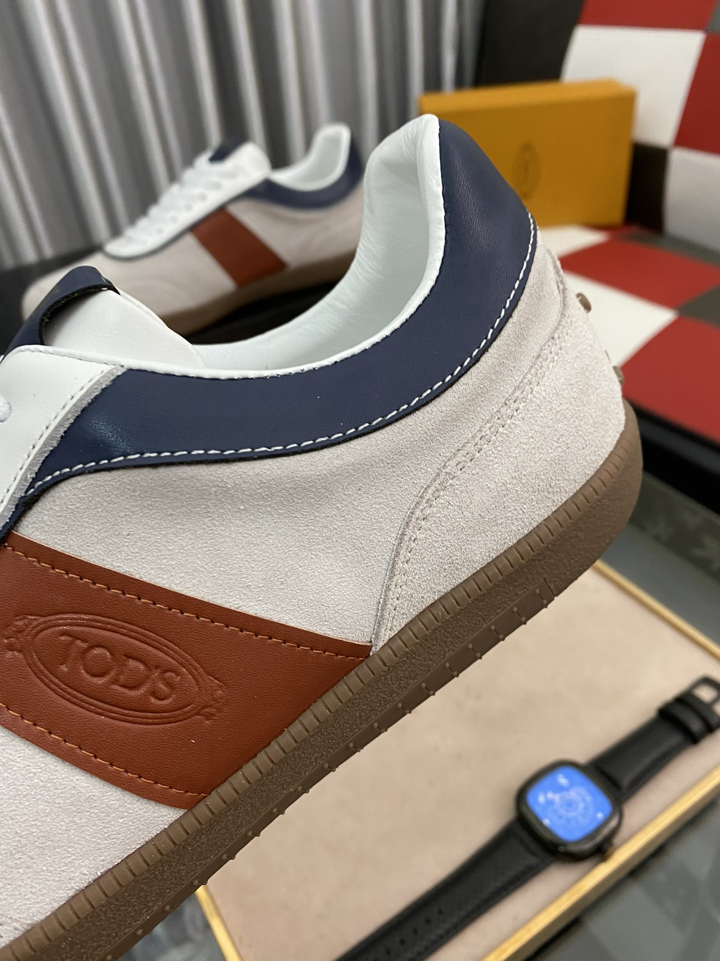 TOD'S Tabs Sneaker 4 - vstockx