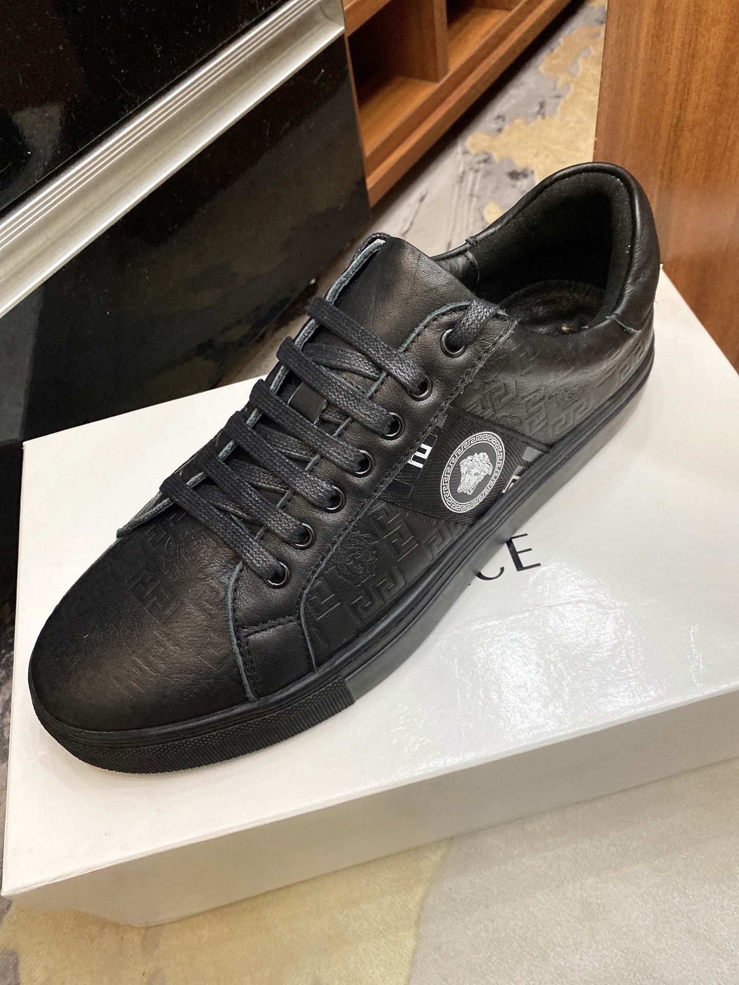 Versace Greca Sneaker 4 - vstockx