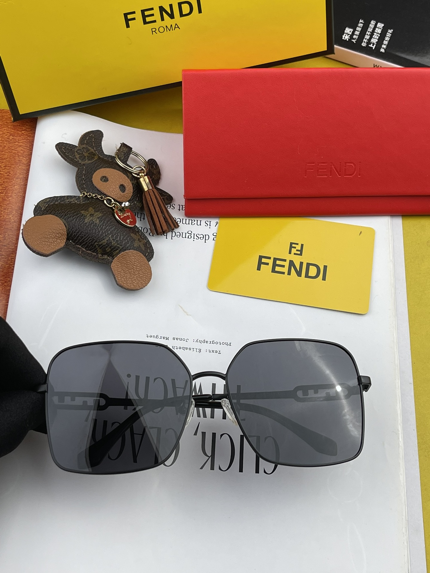 Sunglasses Fendi FD2651 - vstockx