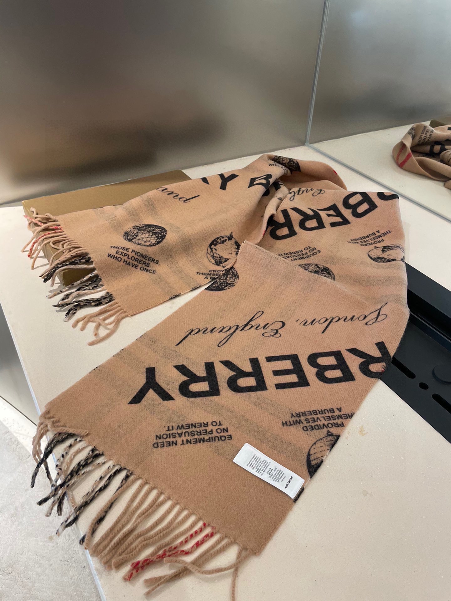 Streetwear Scarf BURBERRY 328956 SIZE:32*192cm - vstockx