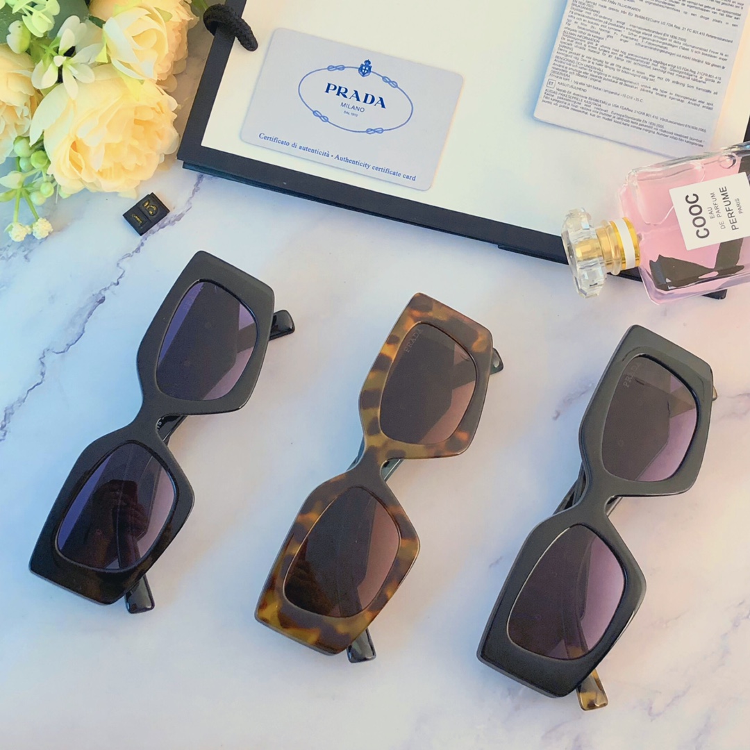 Sunglasses Prada 0PR 15 - vstockx