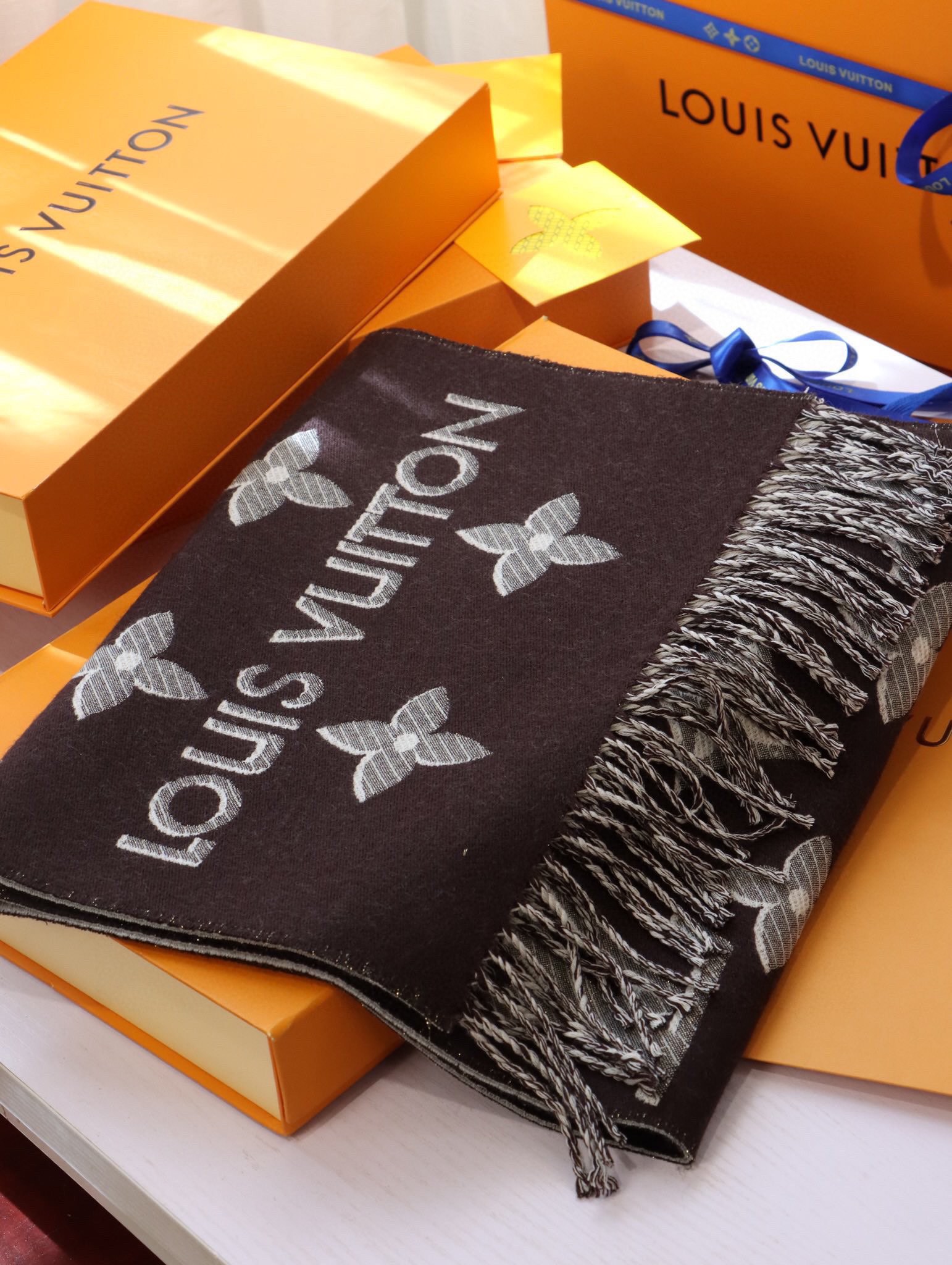 Streetwear Scarf LV 328725 SIZE:32*180cm - vstockx