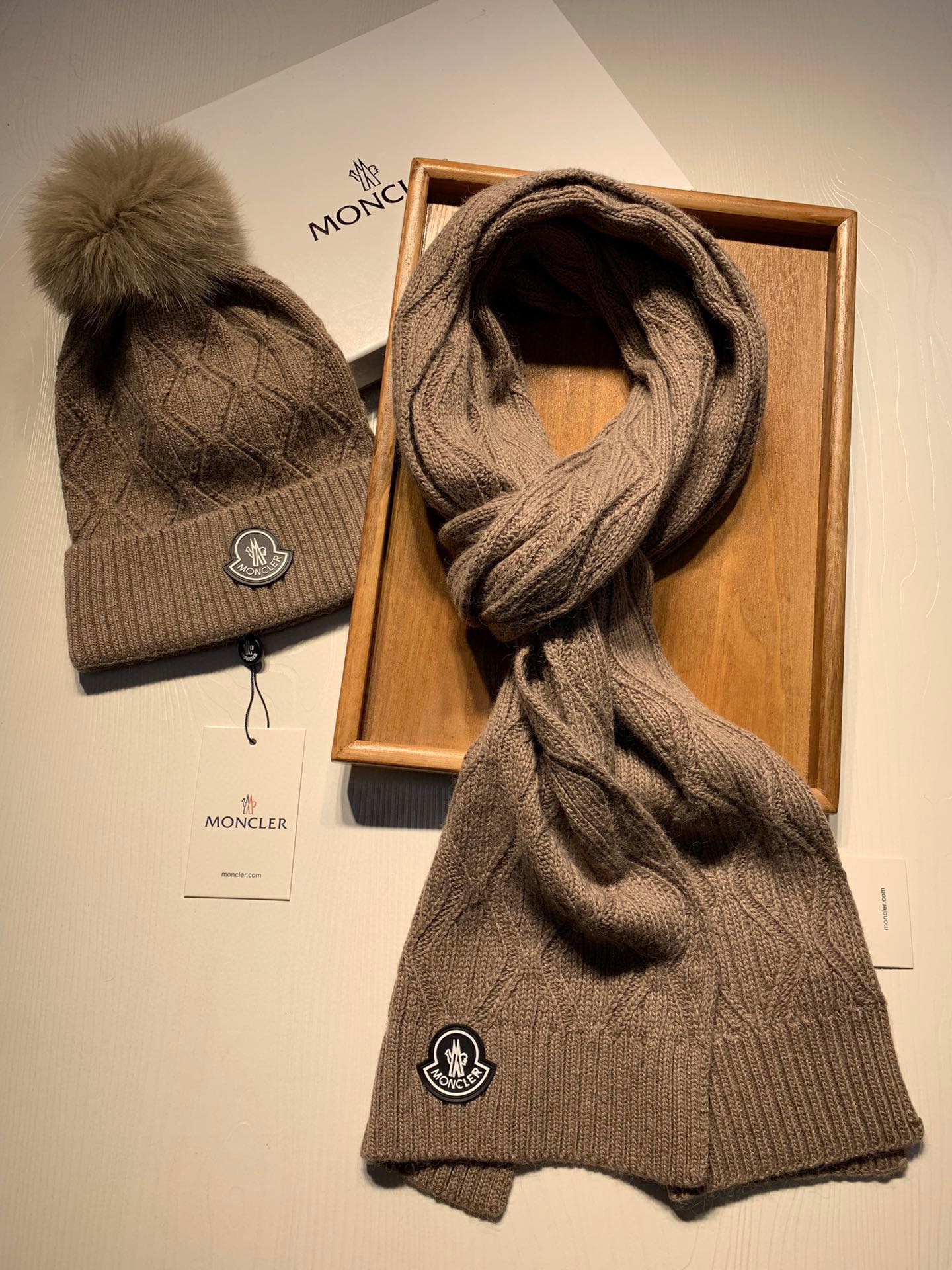 Hat & Scarf Moncler 1 - vstockx