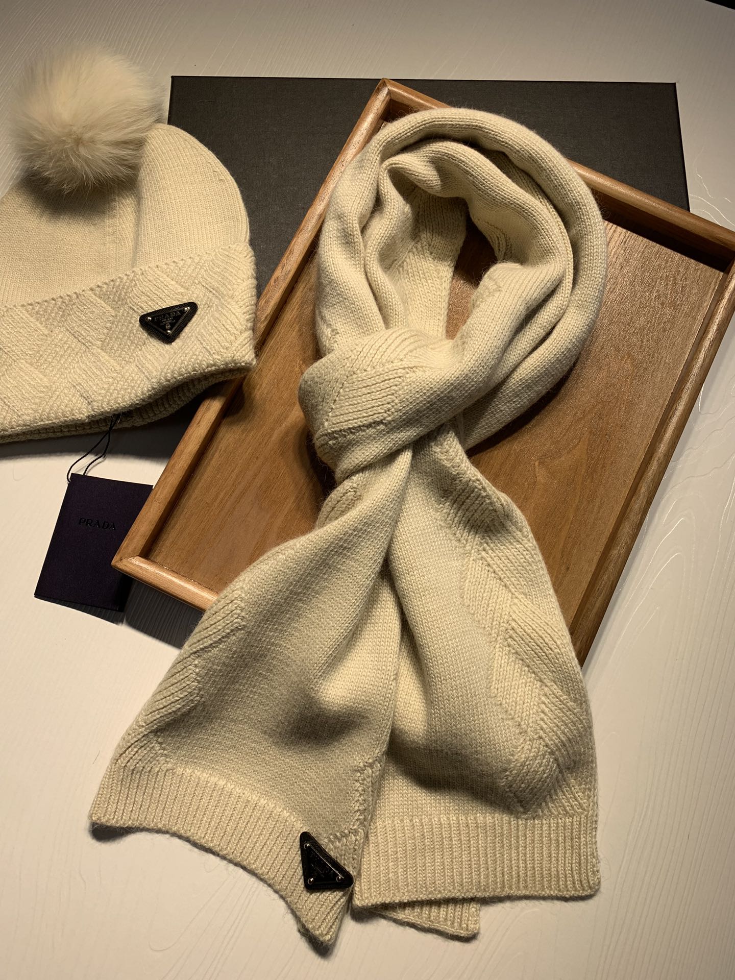 Hat & Scarf Prada 3 - vstockx