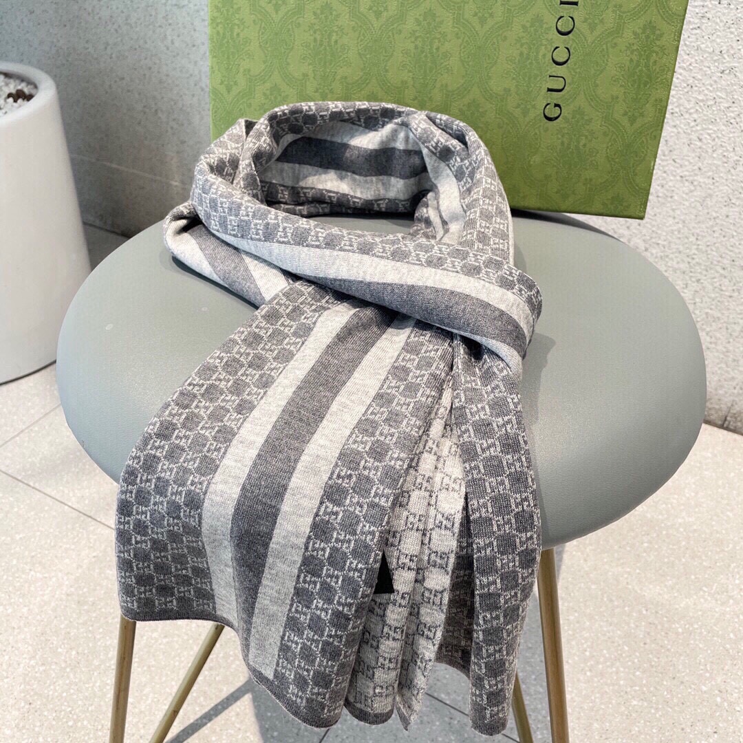 Streetwear Scarf GUCCI 329060 SIZE:32*180cm - vstockx