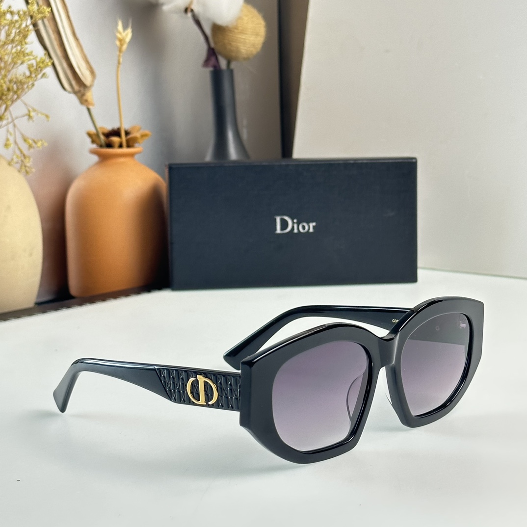 Sunglasses DIOR CD8027 - vstockx