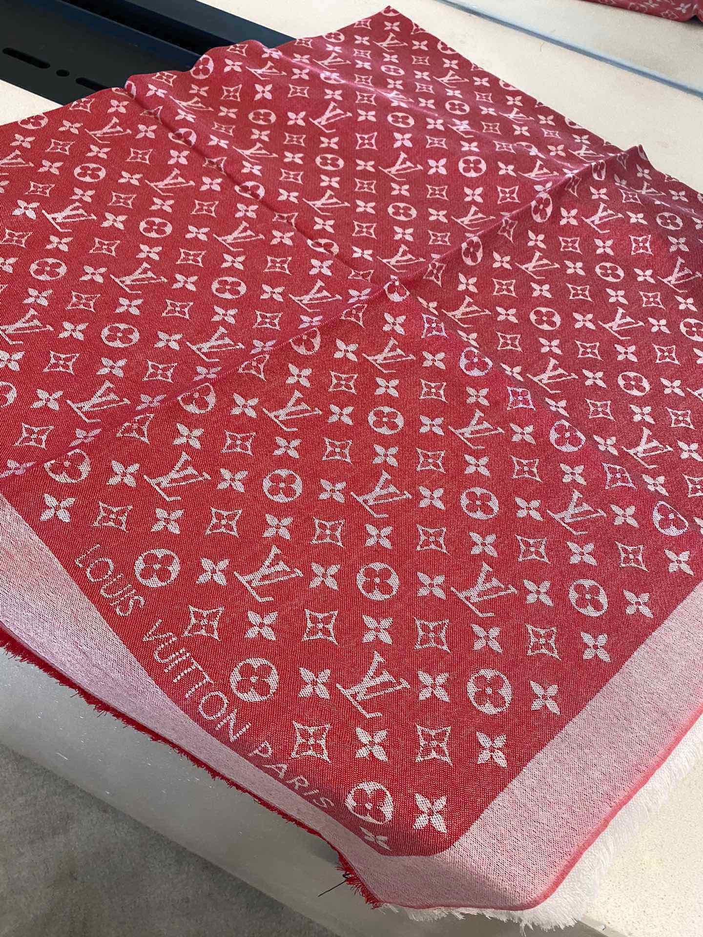 Streetwear Scarf LV 328944 SIZE:140*140cm - vstockx