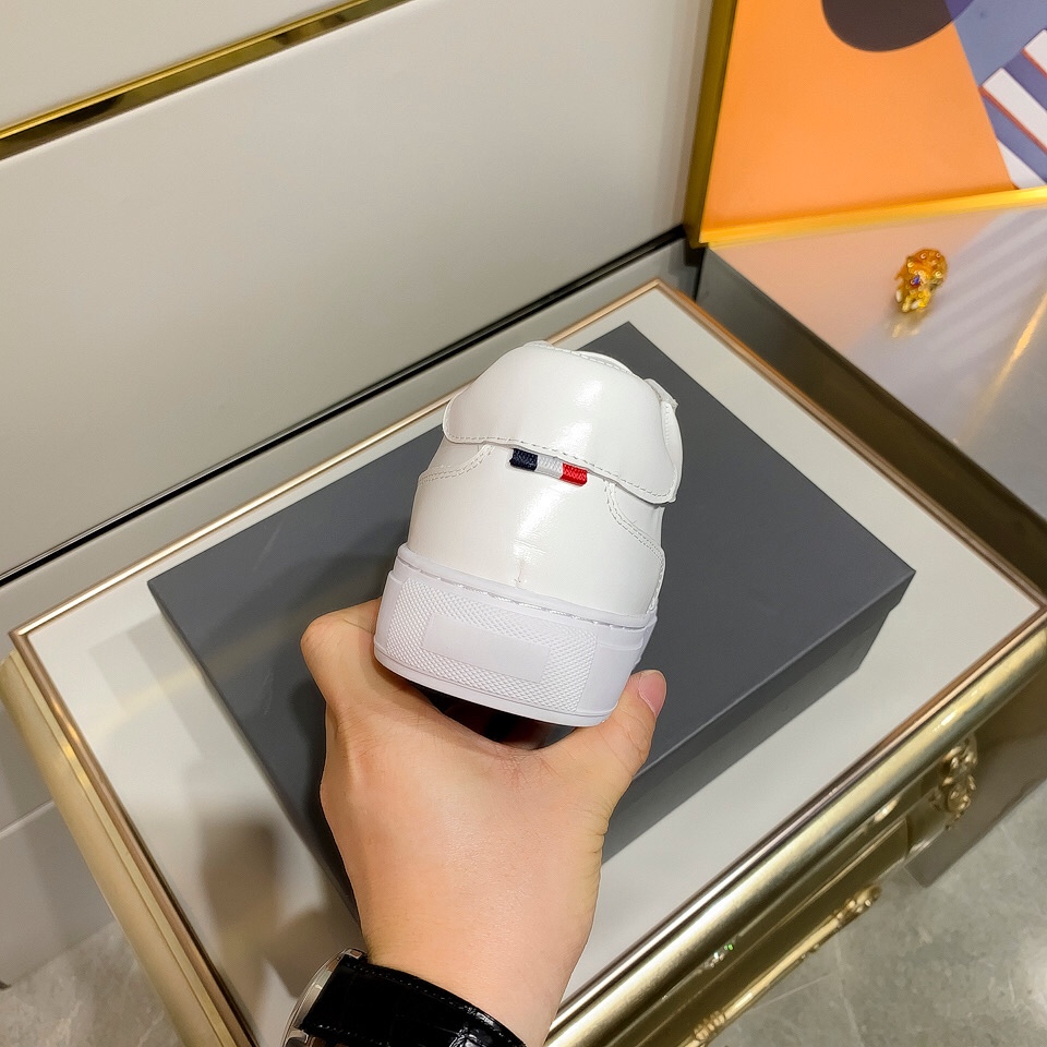 Thom Browne Low Top Sneaker 17 - vstockx