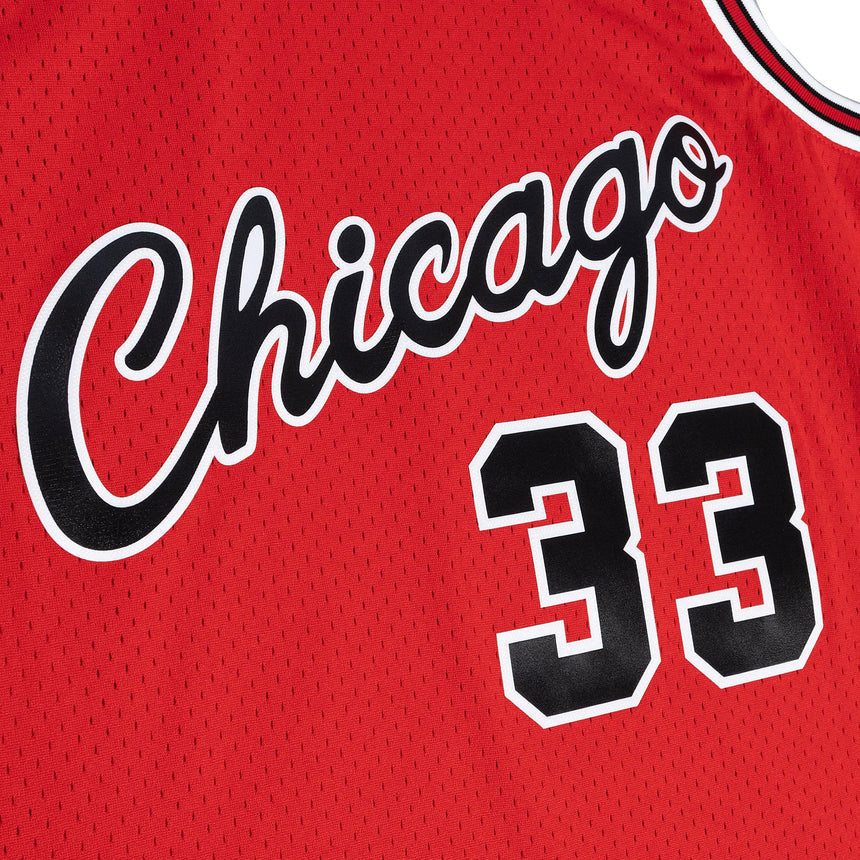 Mens Chicago Bulls Scottie Pippen Mitchell & Ness Red 2003 Hardwood Classics Swingman Jersey - vstockx