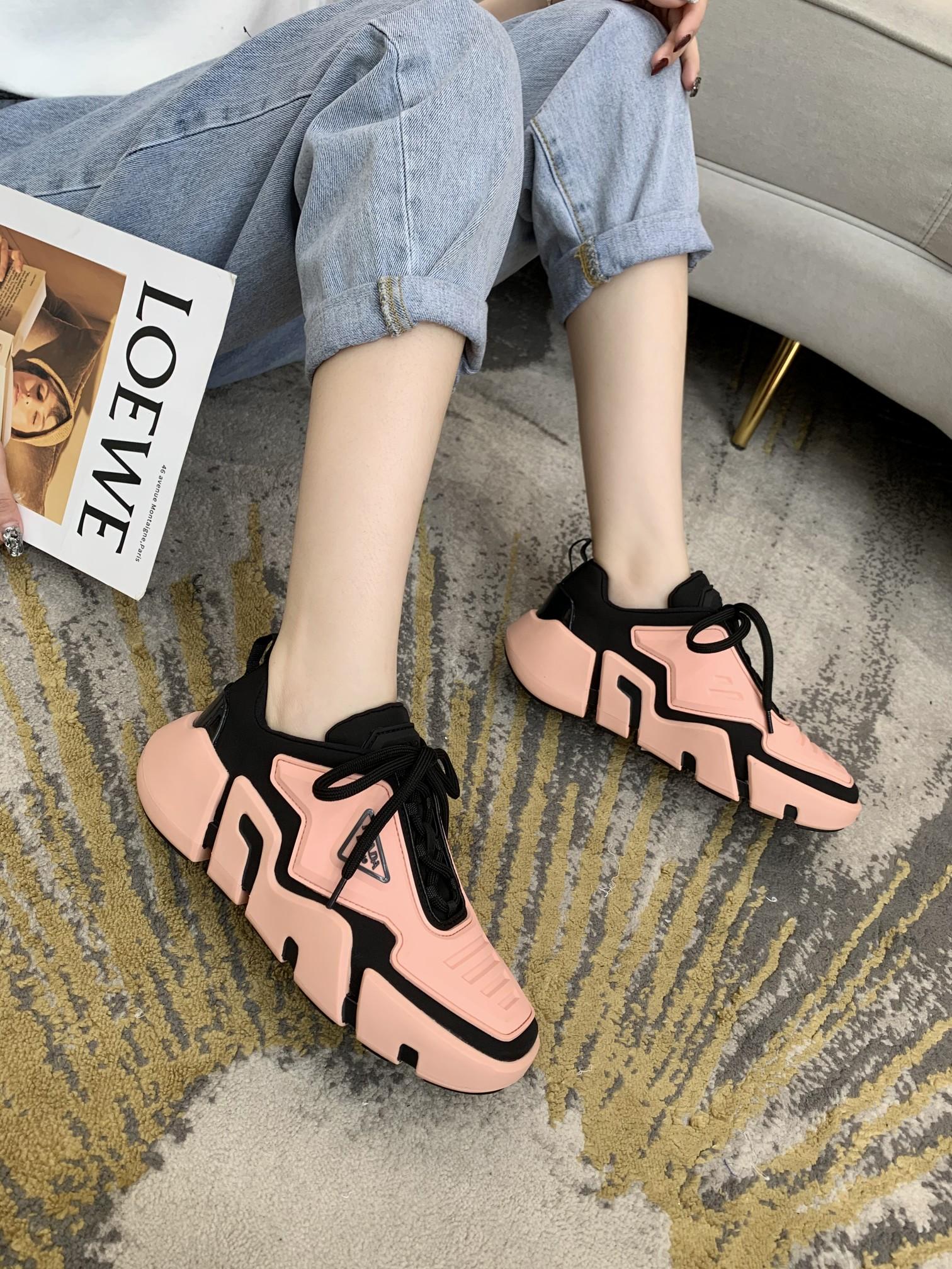 Prada Low Top sneaker 43 - vstockx