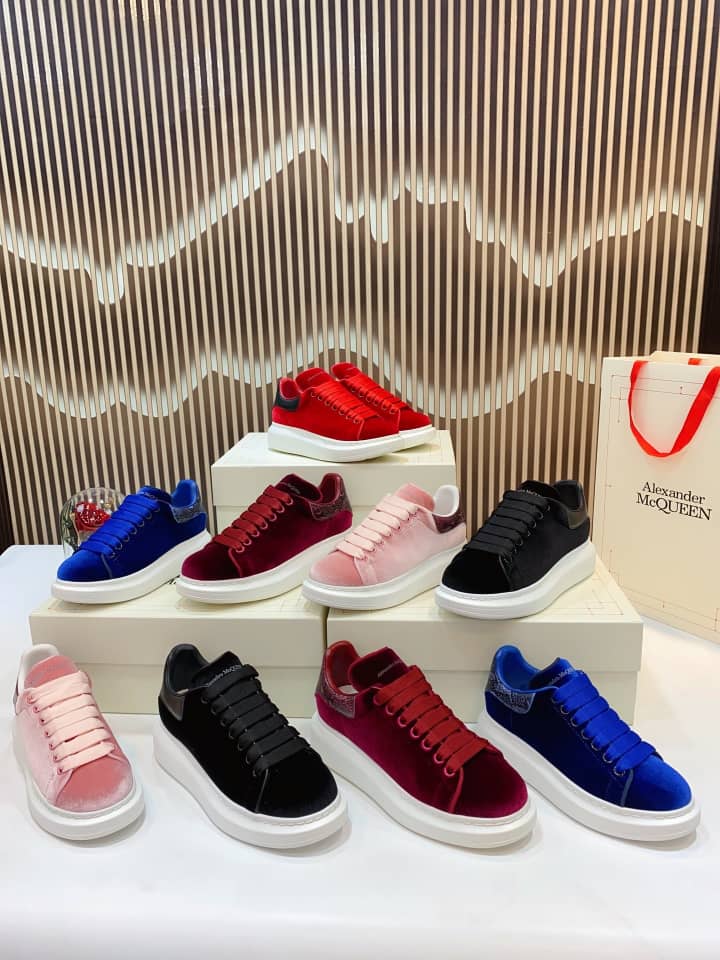 Alexander McQueen Oversized Smooth Black (Women's) - vstockx