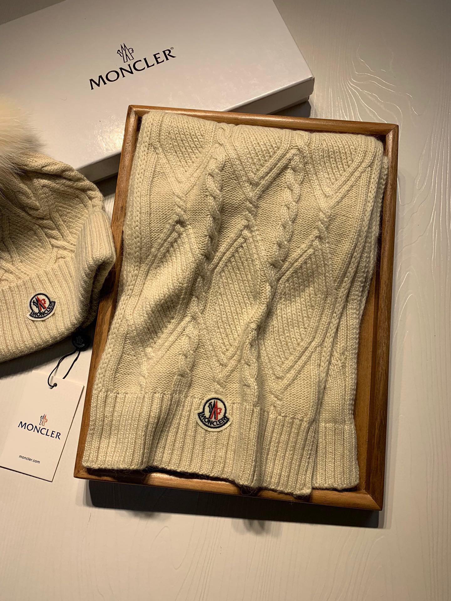 Hat & Scarf Moncler 2 - vstockx