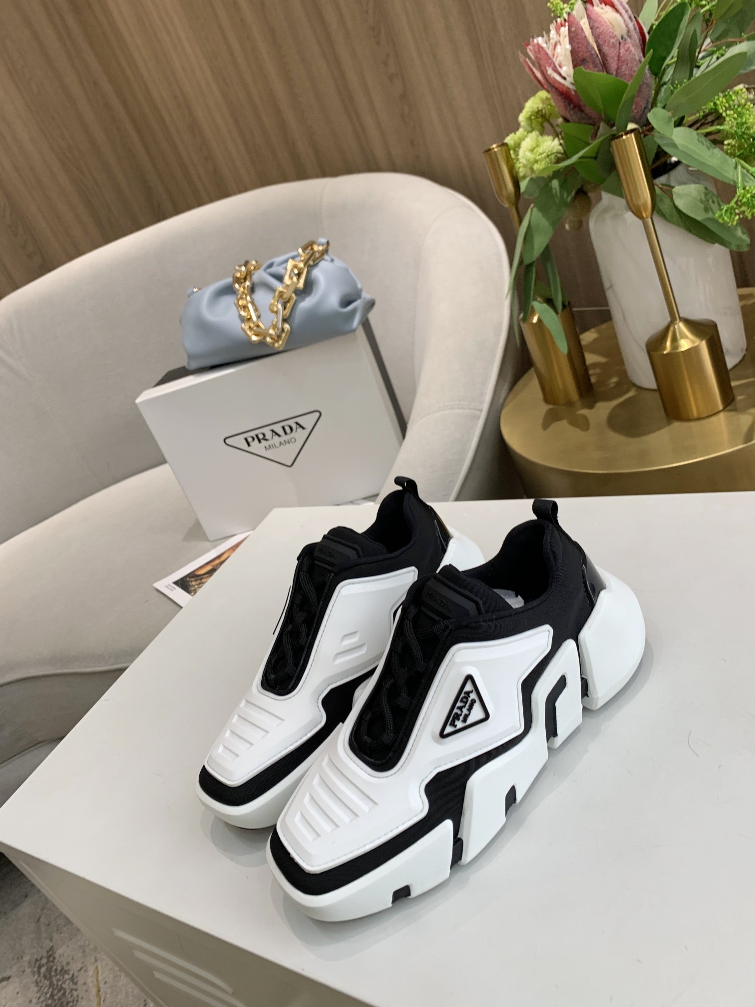 Prada Low Top sneaker 44 - vstockx