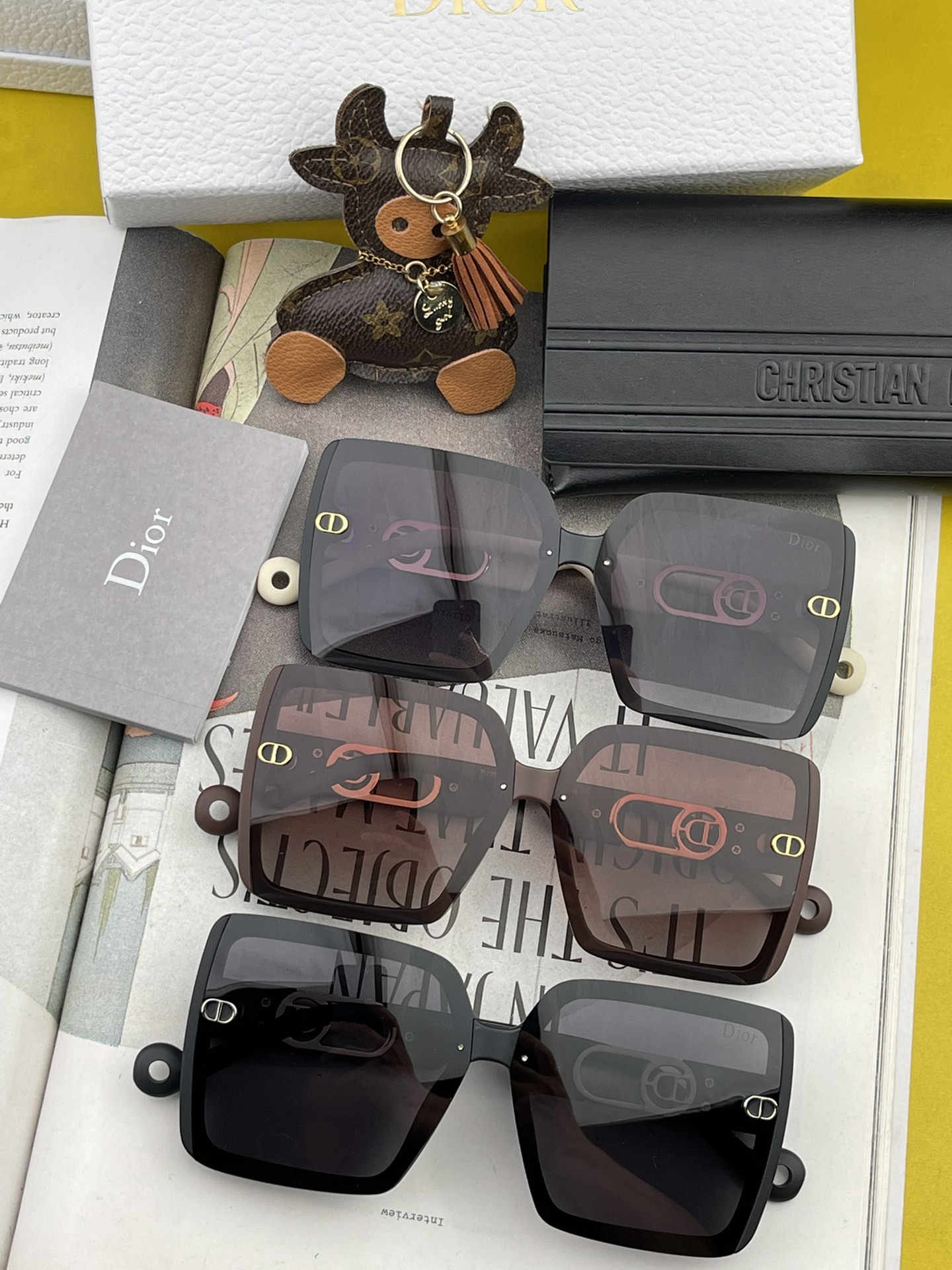 sunglasses Dior D8290 - vstockx