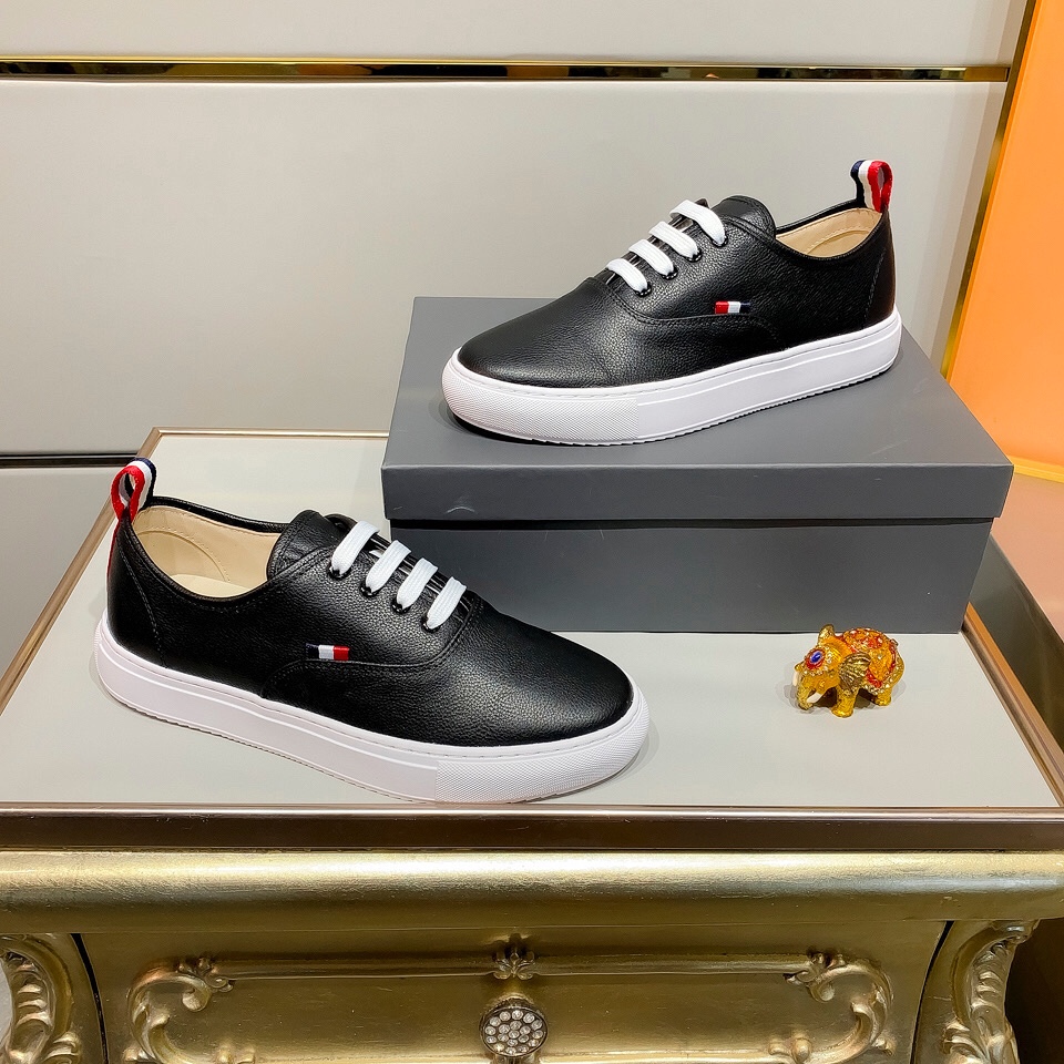 Thom Browne Low Top Sneaker 22 - vstockx
