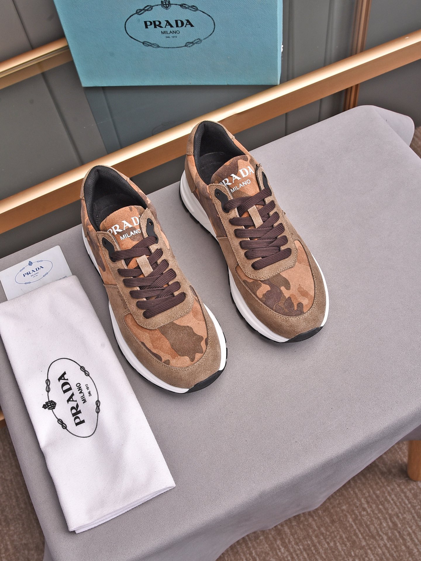 Prada Low Top sneaker 32 - vstockx